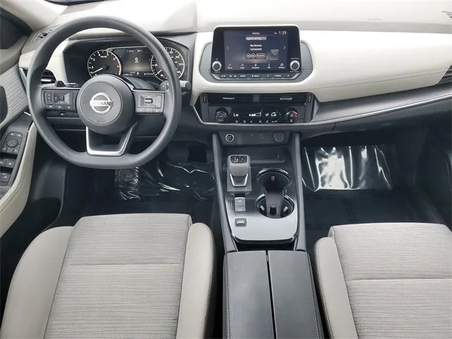 2021 Nissan Rogue SV photo 13