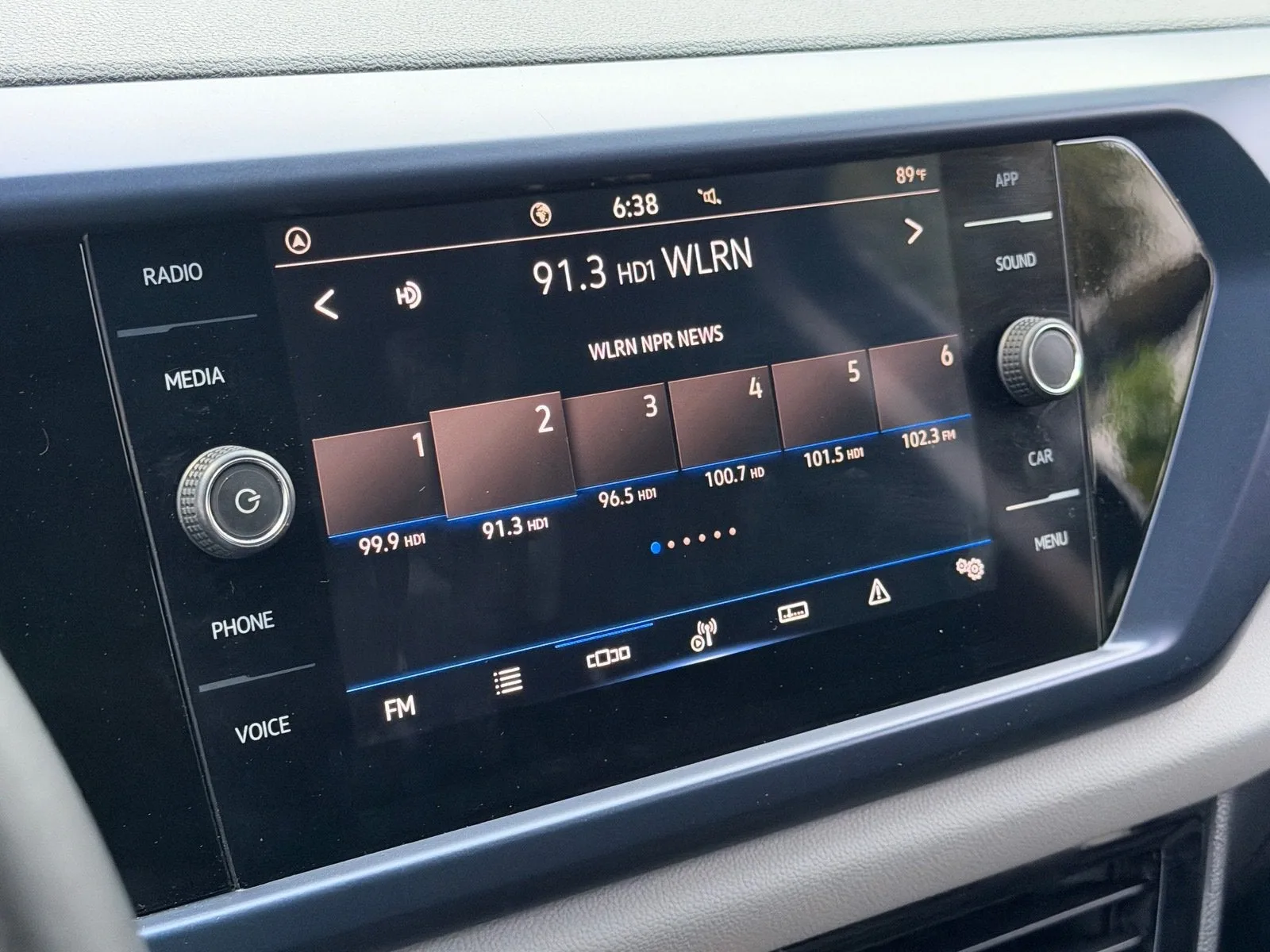 2023 Volkswagen Taos SE photo 24