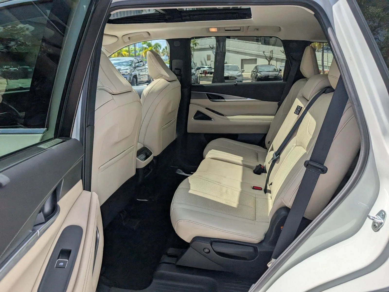 2023 INFINITI QX60 LUXE photo 13