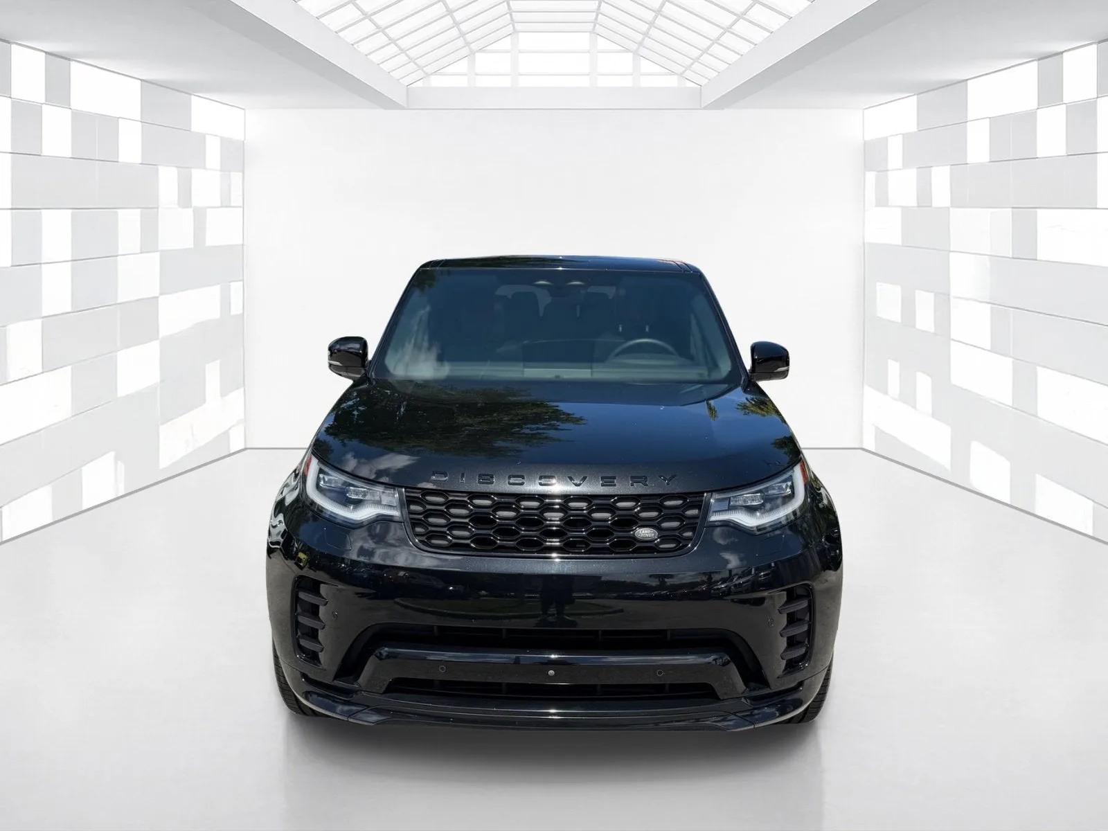 2024 Land Rover Discovery Dynamic SE photo 2