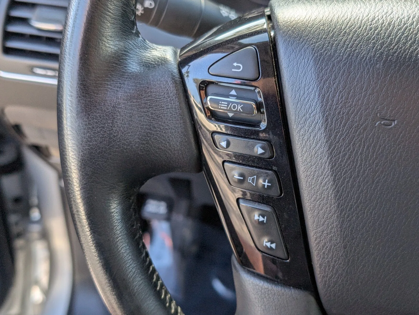 2024 Nissan Armada SV photo 33