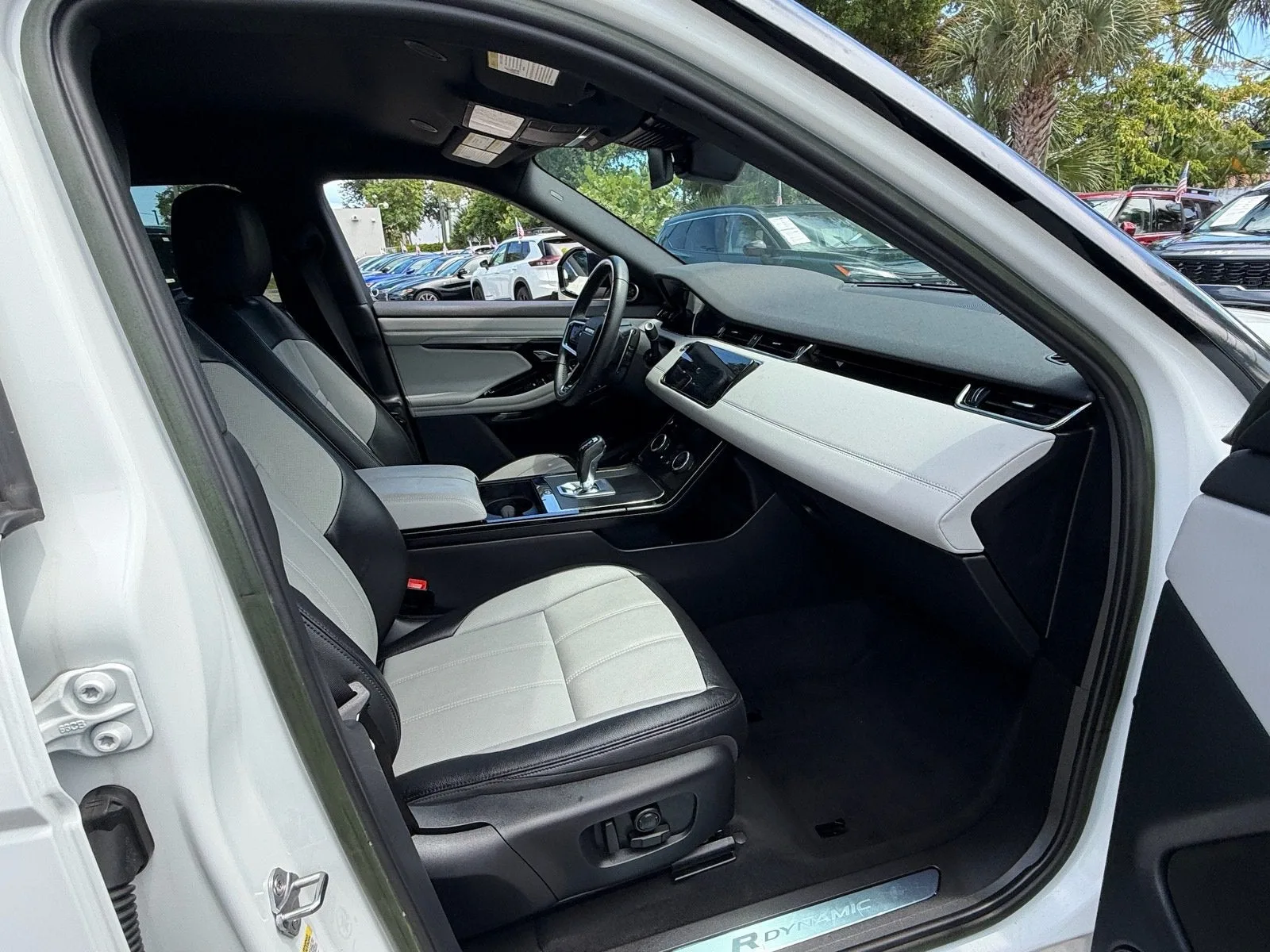 2023 Land Rover Range Rover Evoque R-Dynamic SE photo 17