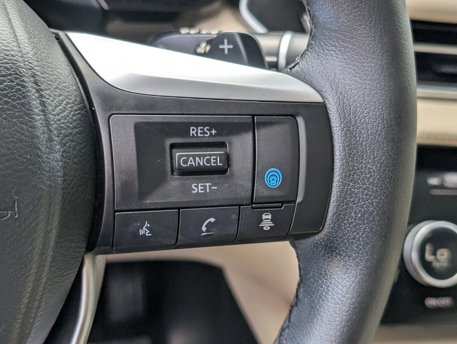 2023 INFINITI QX60 LUXE photo 32