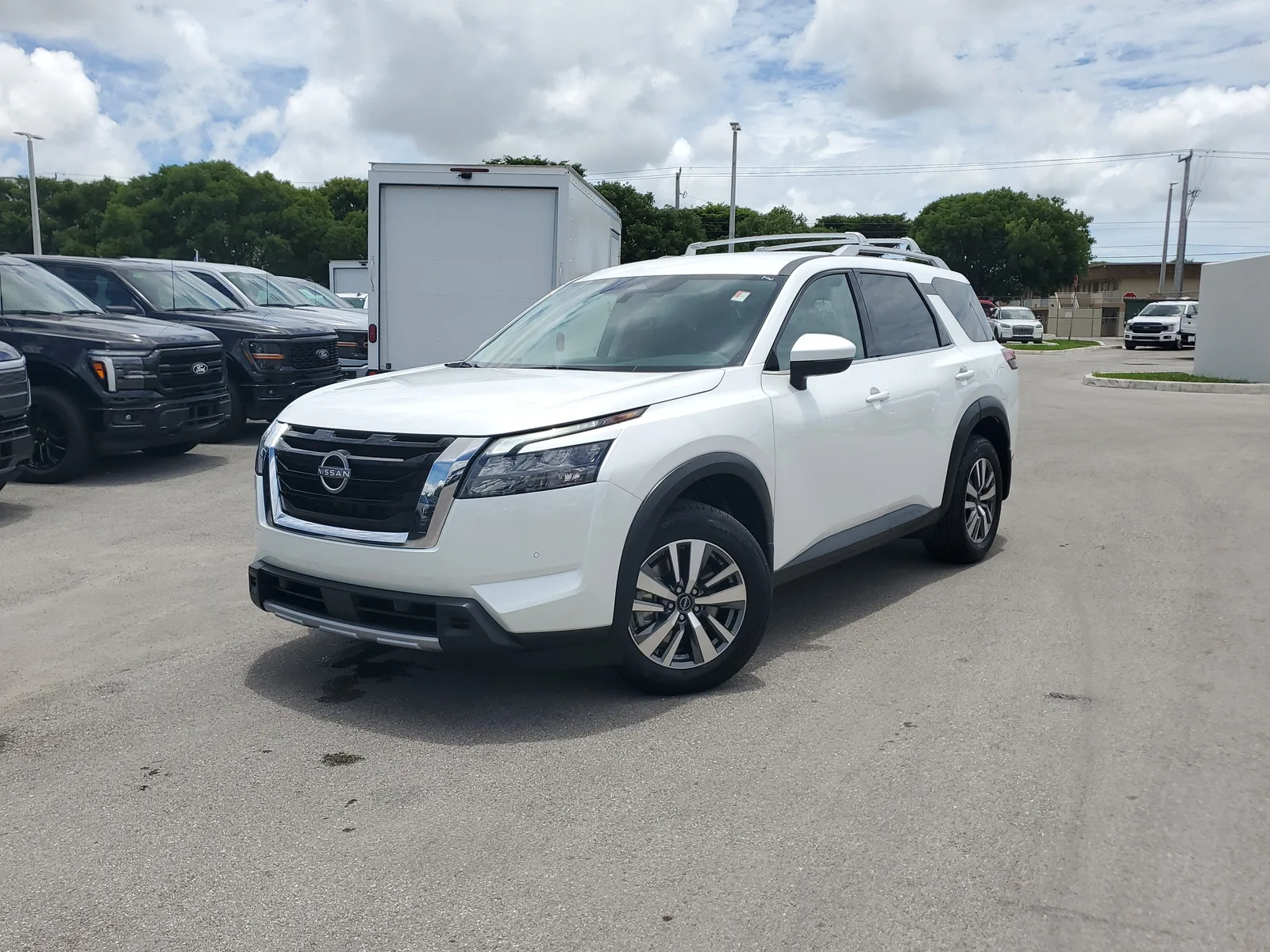 2025 Nissan Pathfinder SL photo 35