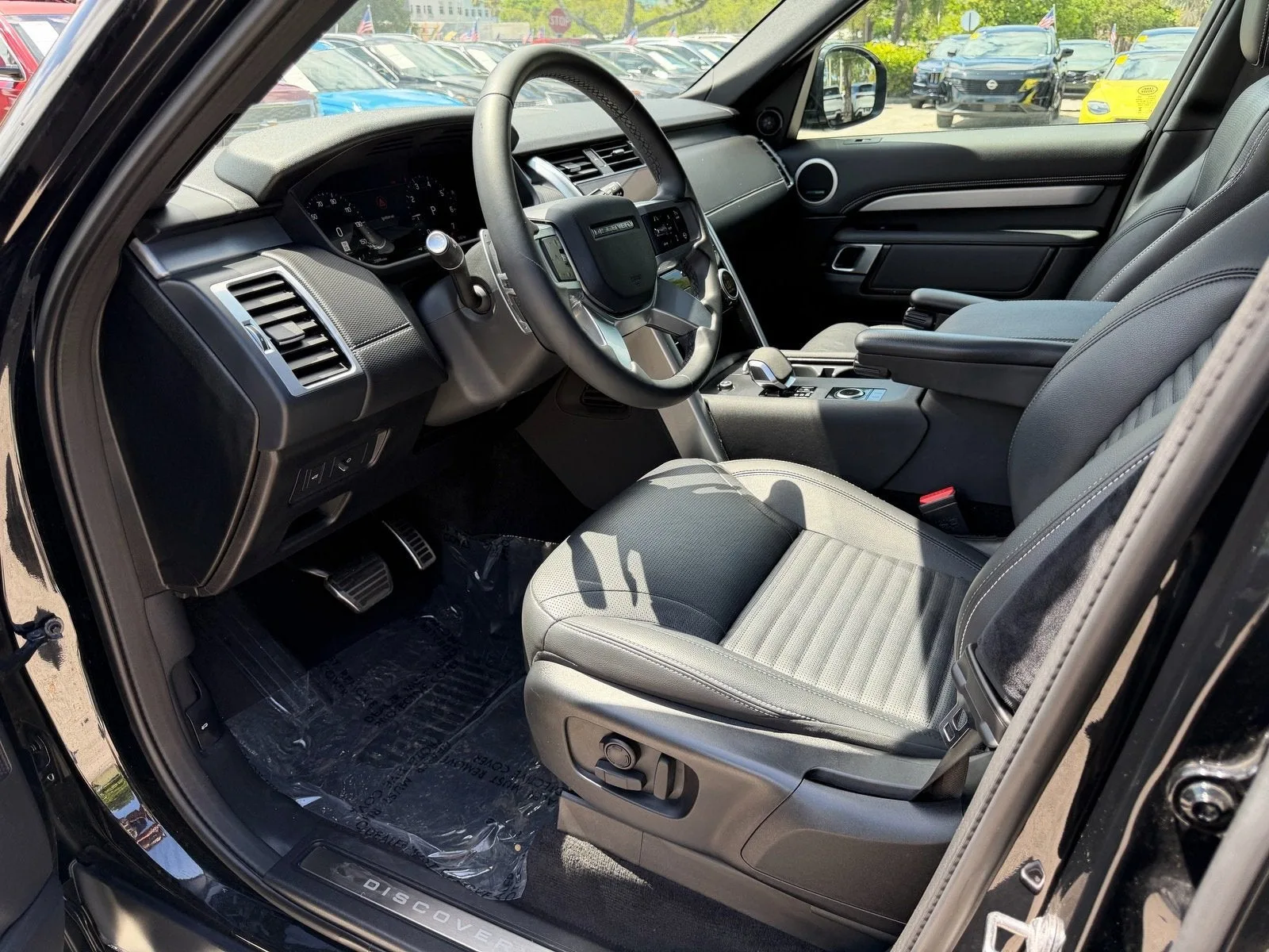 2024 Land Rover Discovery Dynamic SE photo 11
