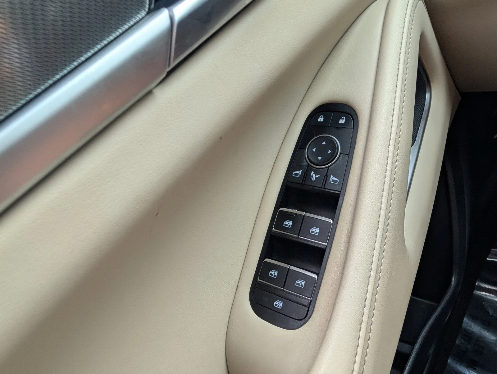 2023 INFINITI QX60 LUXE photo 37