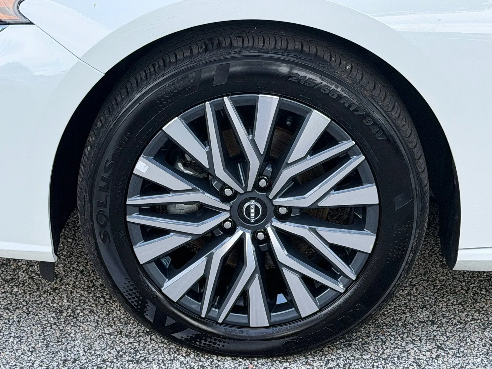 2025 Nissan Altima SV photo 18