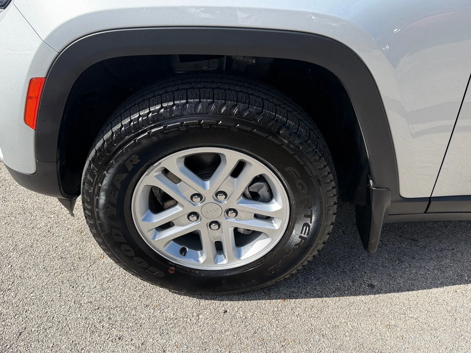 2025 Jeep Grand Cherokee Laredo photo 19