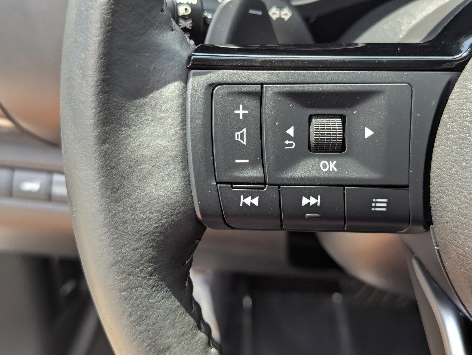 2025 Nissan Pathfinder SL photo 30