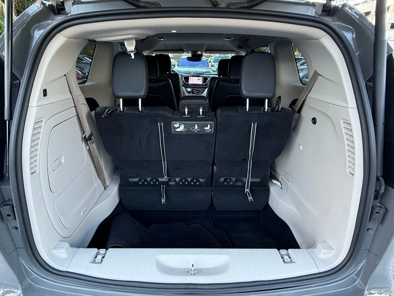 2021 Chrysler Pacifica Hybrid Touring L photo 17