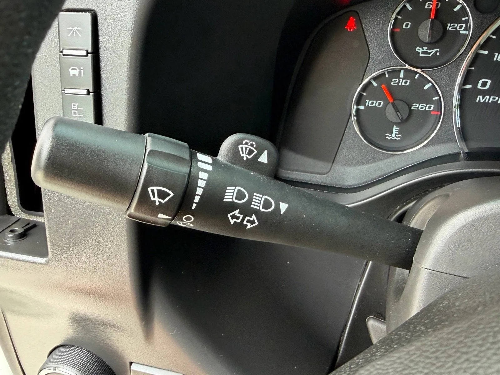 2025 Chevrolet Express Passenger LT photo 27