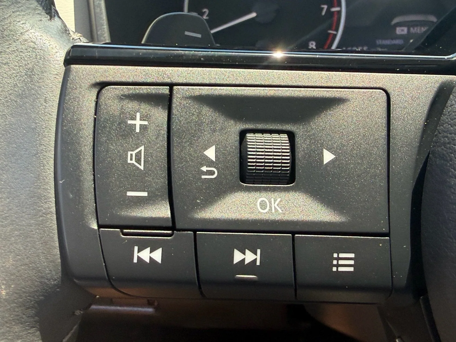 2023 Nissan Rogue SV photo 29