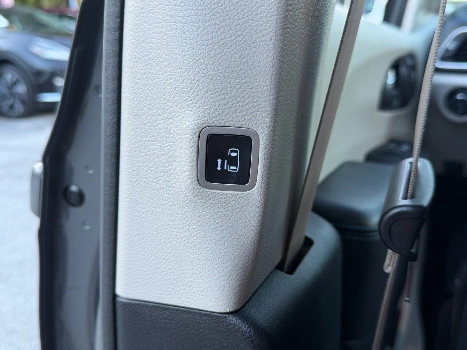 2021 Chrysler Pacifica Hybrid Touring L photo 16