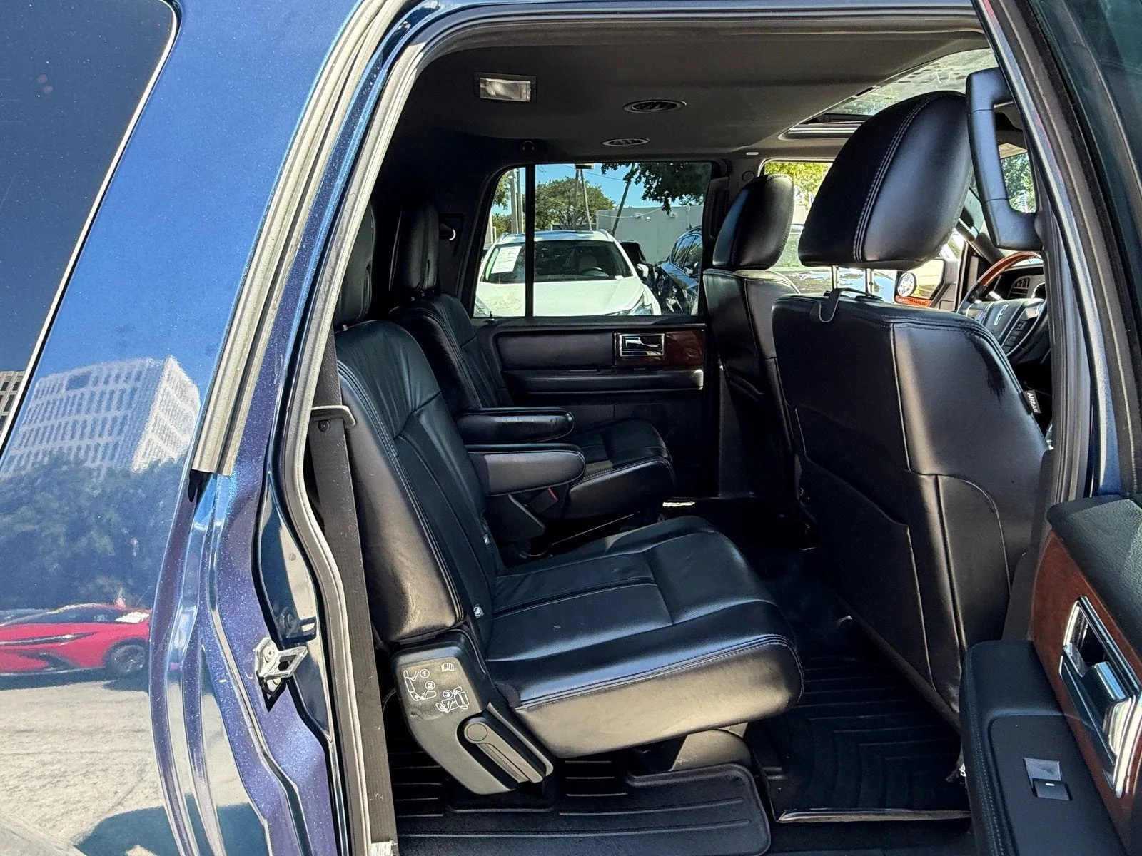 2017 Lincoln Navigator L Select photo 18