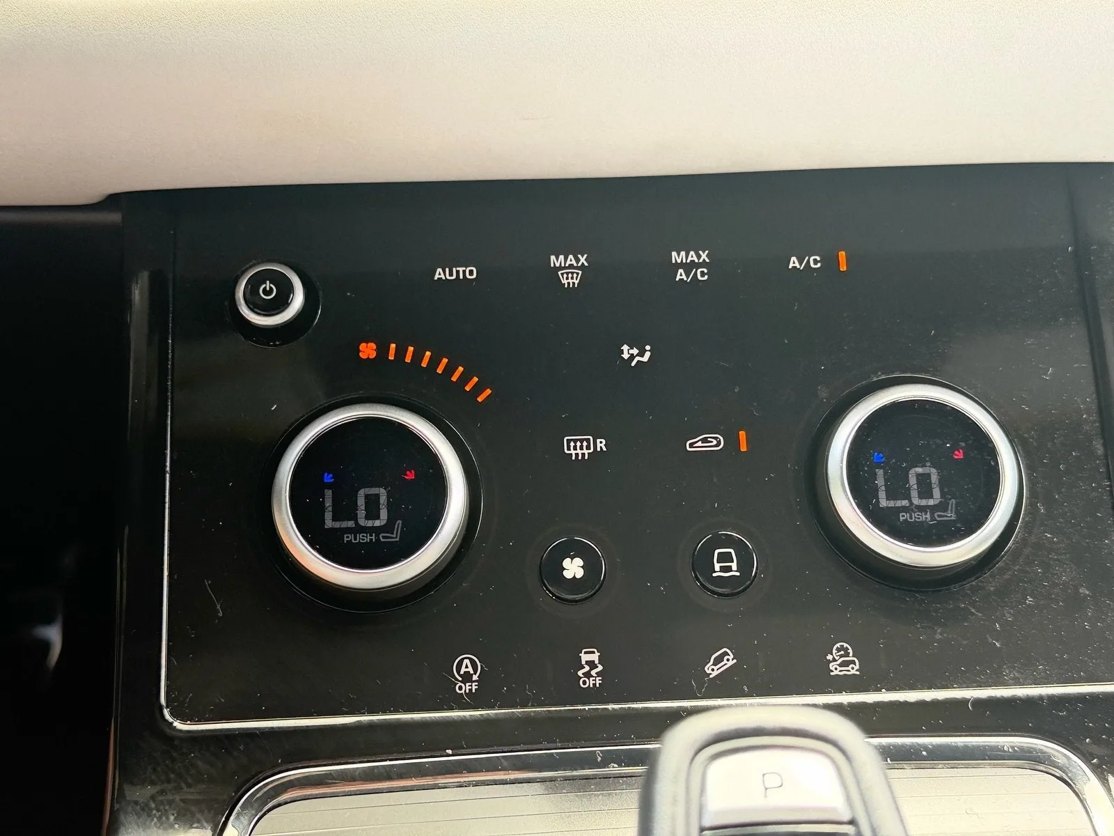 2023 Land Rover Range Rover Evoque R-Dynamic SE photo 25
