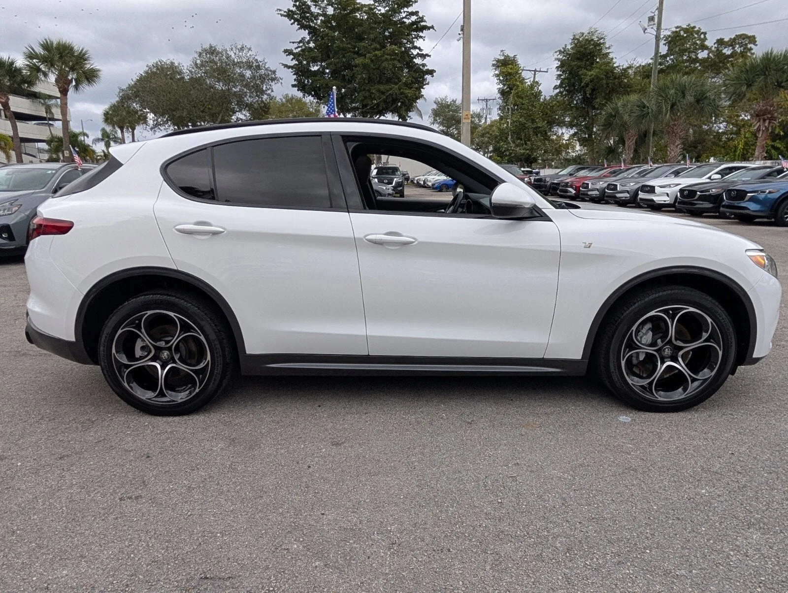 2023 Alfa Romeo Stelvio Ti photo 22