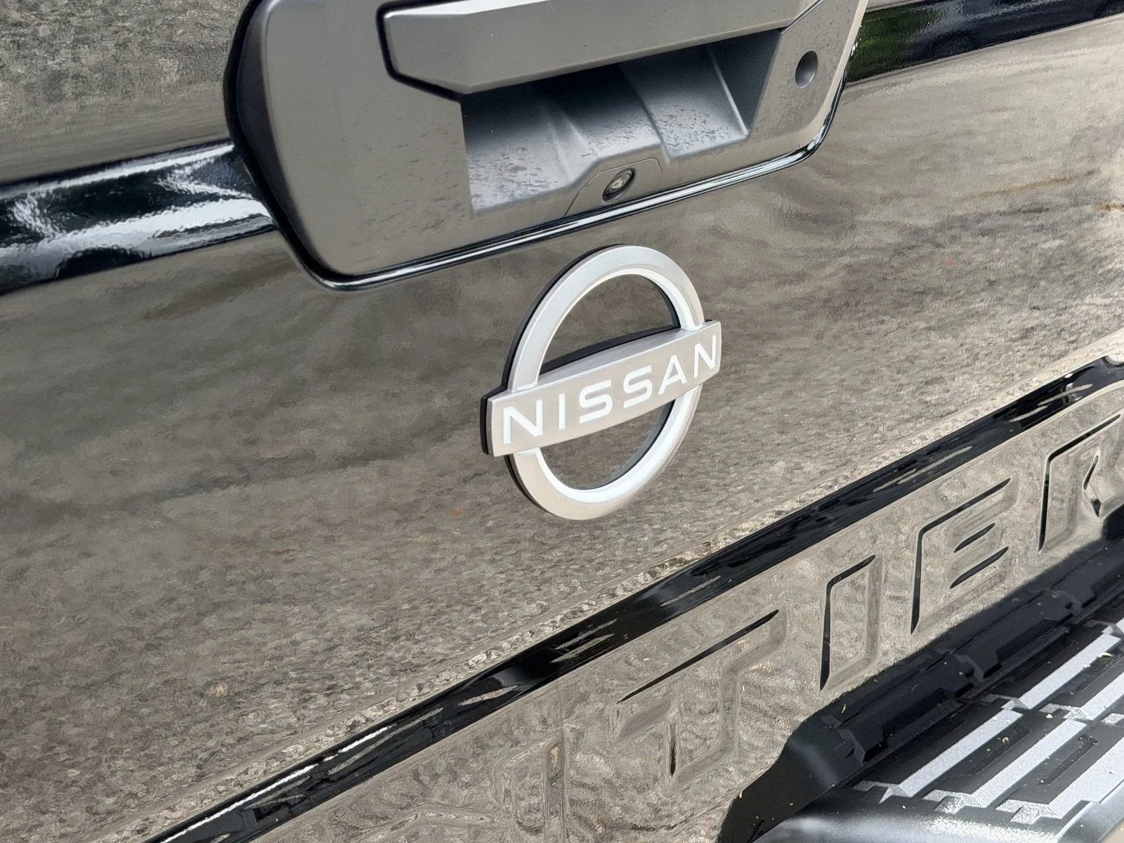 2024 Nissan Frontier Crew Cab SL photo 15