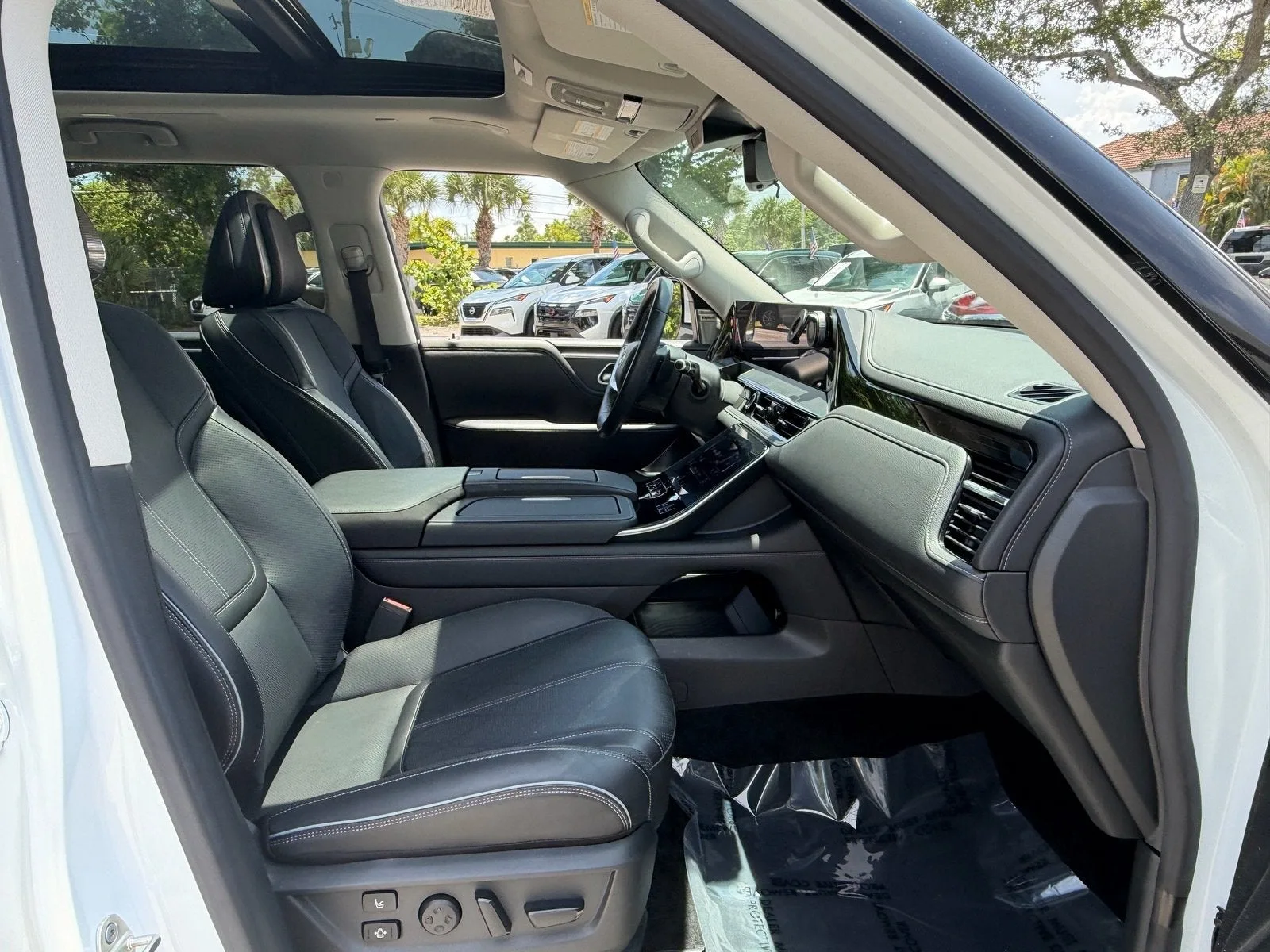 2025 INFINITI QX80 SENSORY photo 16
