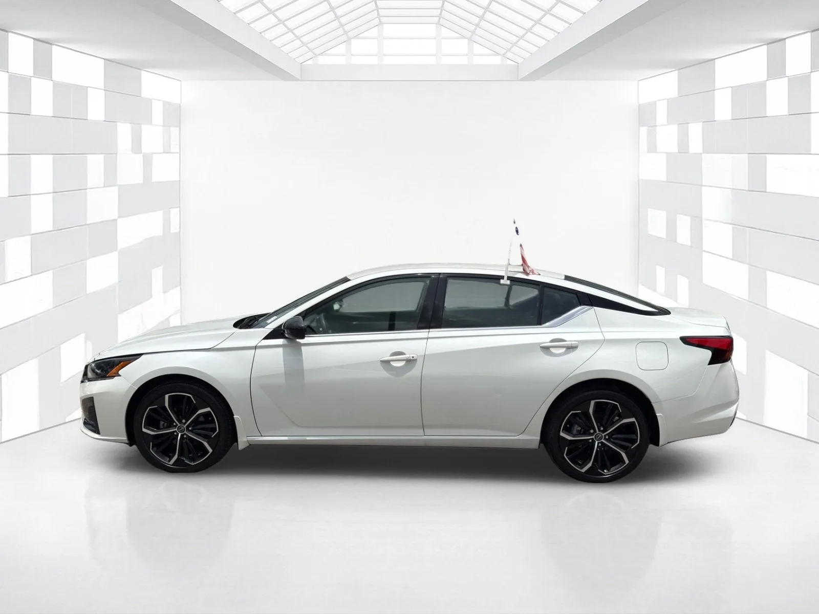 2024 Nissan Altima SR photo 4