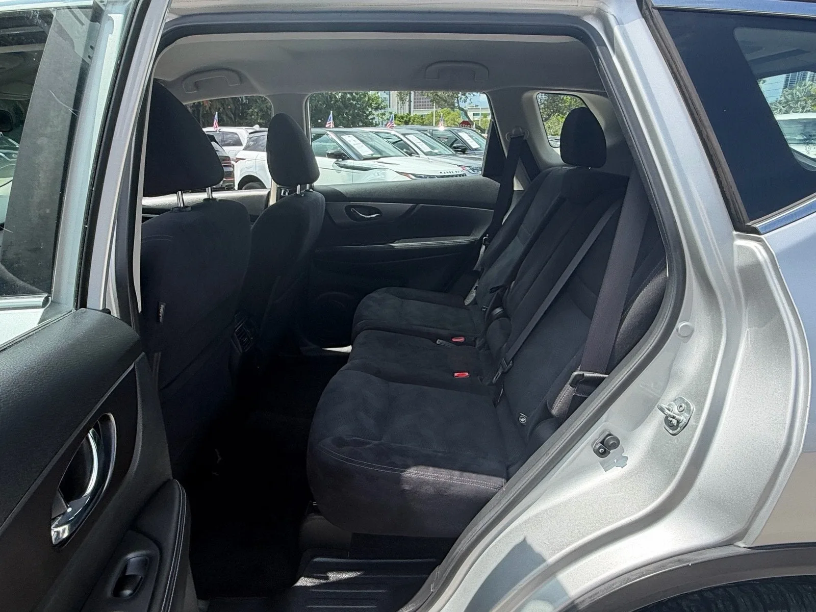 2016 Nissan Rogue S photo 11