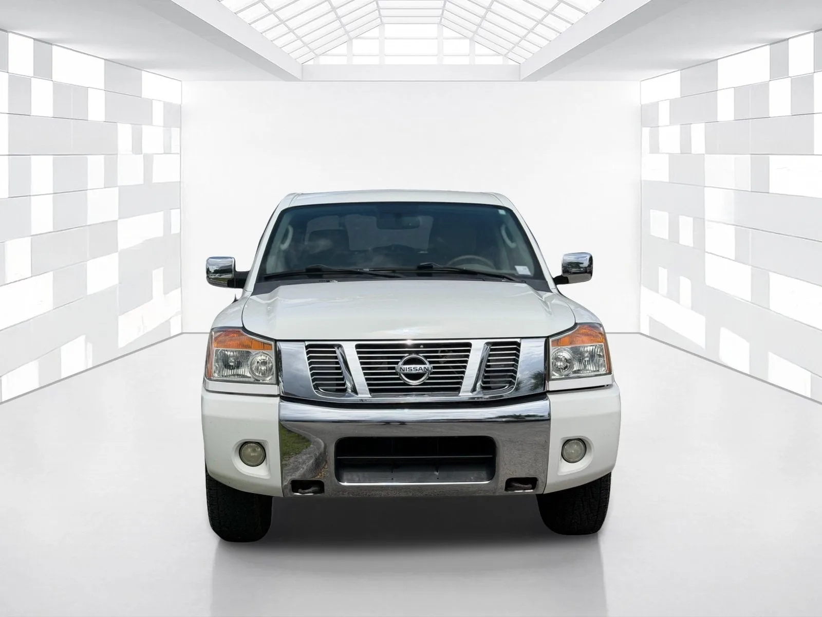 2011 Nissan Titan SV photo 2