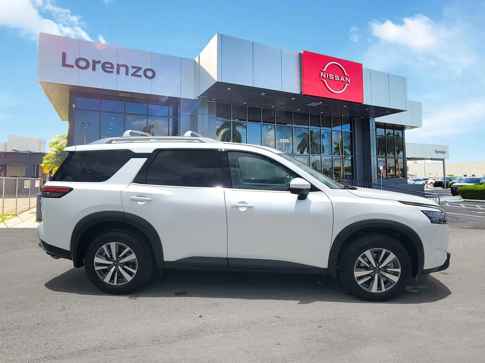 2025 Nissan Pathfinder SL photo 4
