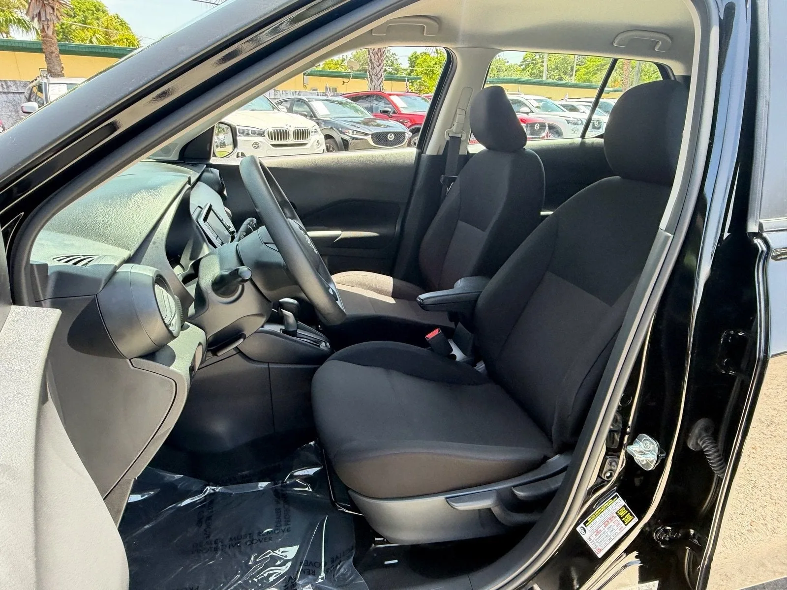 2025 Nissan Kicks Play S photo 9