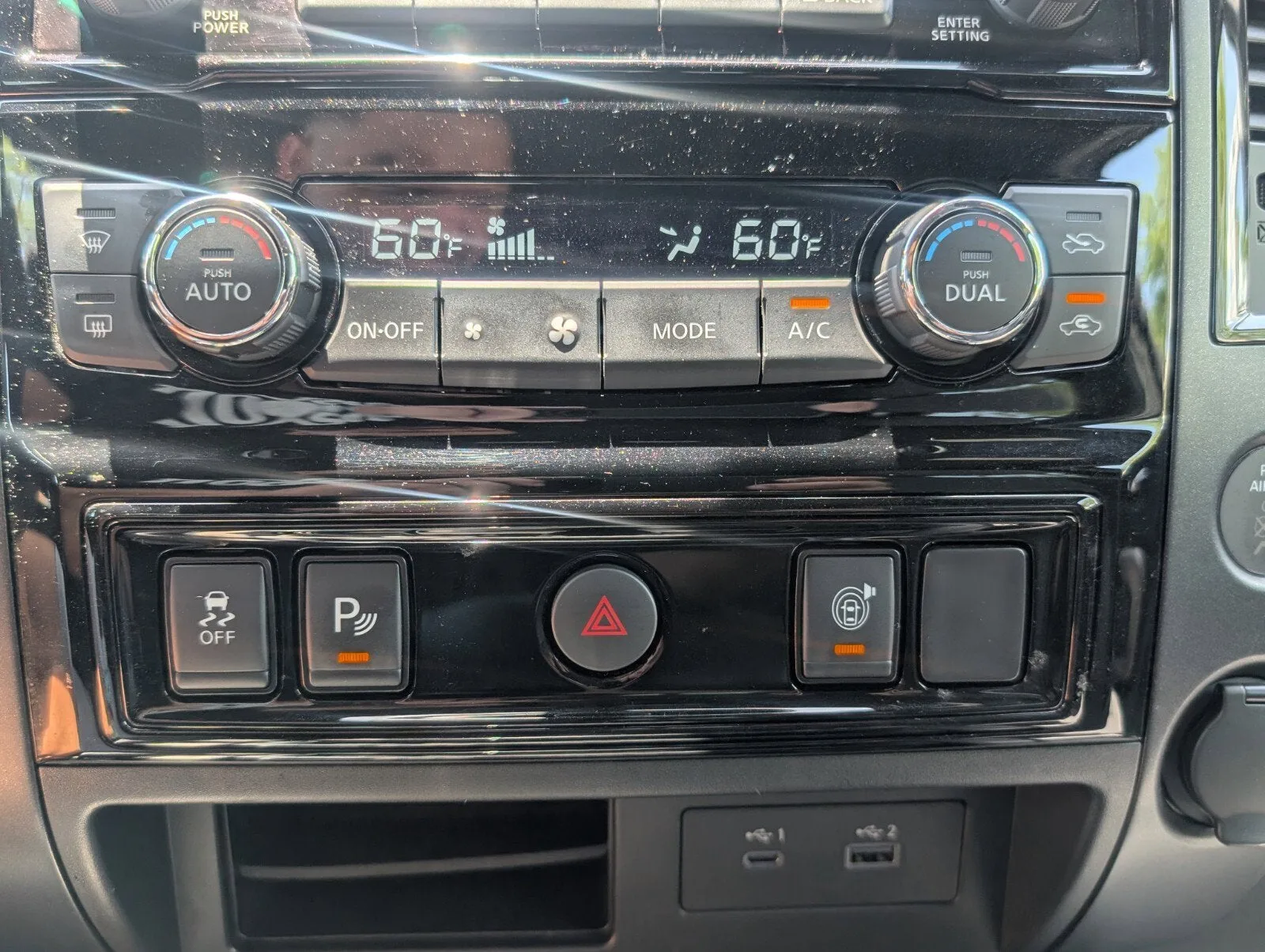 2024 Nissan Titan Crew Cab SV photo 25