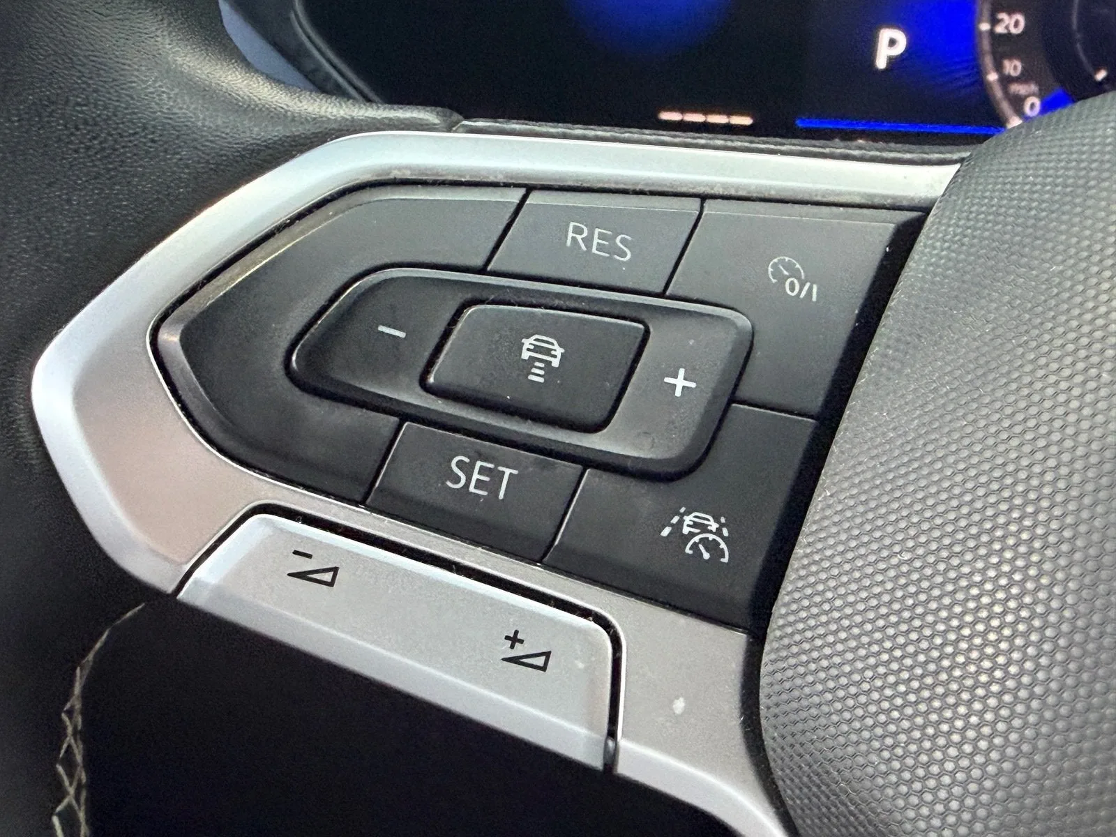 2023 Volkswagen Taos SE photo 30