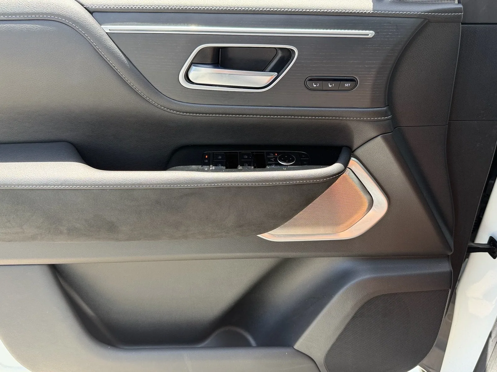 2025 INFINITI QX80 SENSORY photo 28
