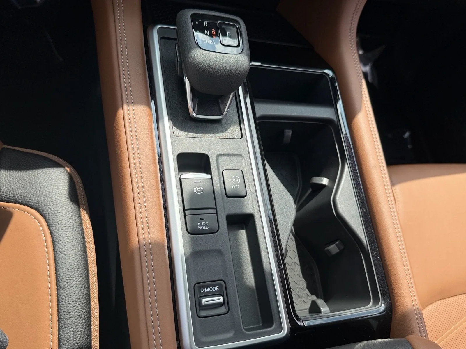 2025 Nissan Pathfinder Platinum photo 29