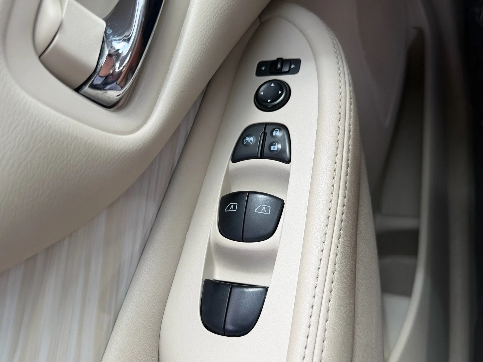 2016 Nissan Murano SV photo 34