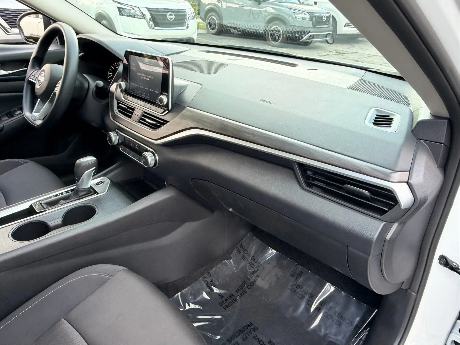2025 Nissan Altima SV photo 17