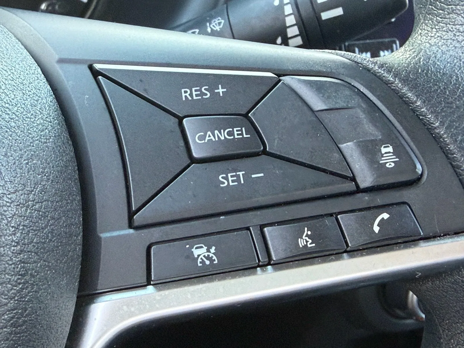 2024 Nissan Kicks SV photo 29