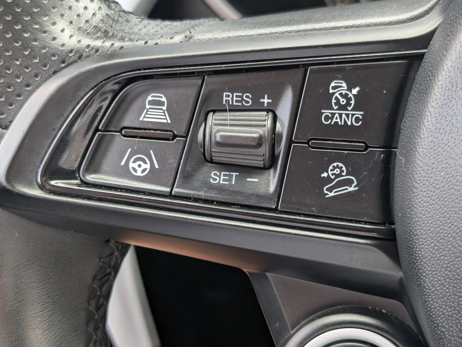 2022 Alfa Romeo Stelvio Veloce photo 28