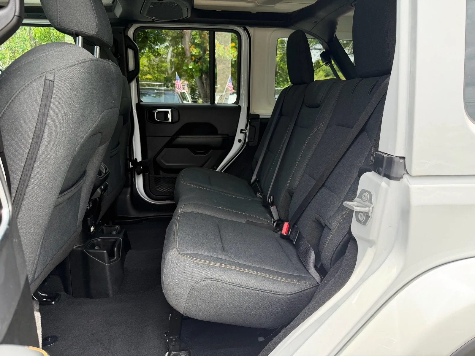 2025 Jeep Wrangler Sahara photo 12