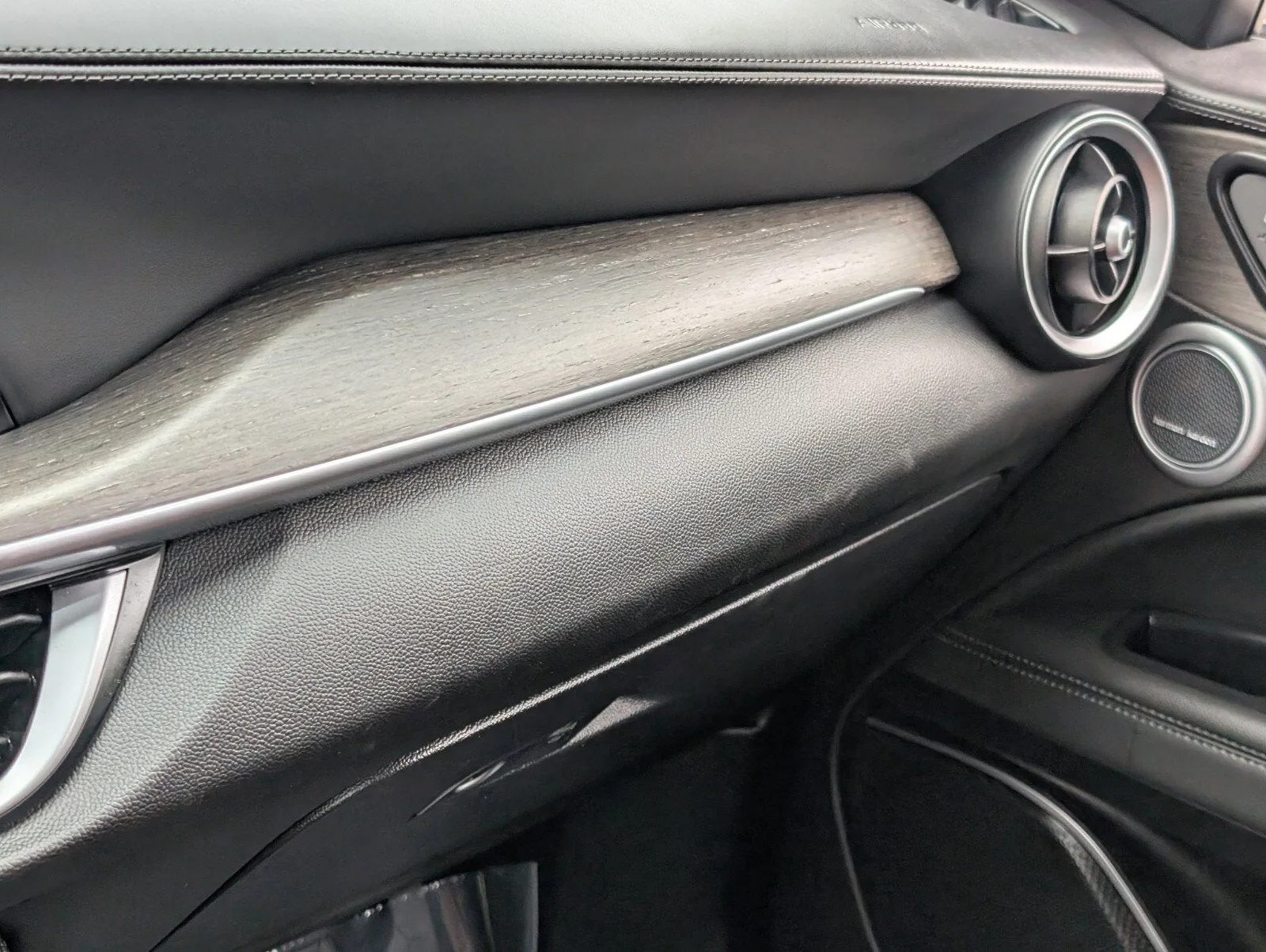 2023 Alfa Romeo Stelvio Ti photo 32