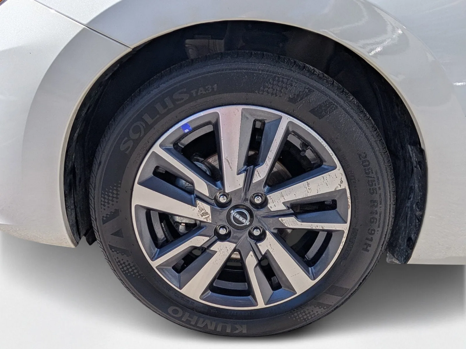 2025 Nissan Versa SV photo 8