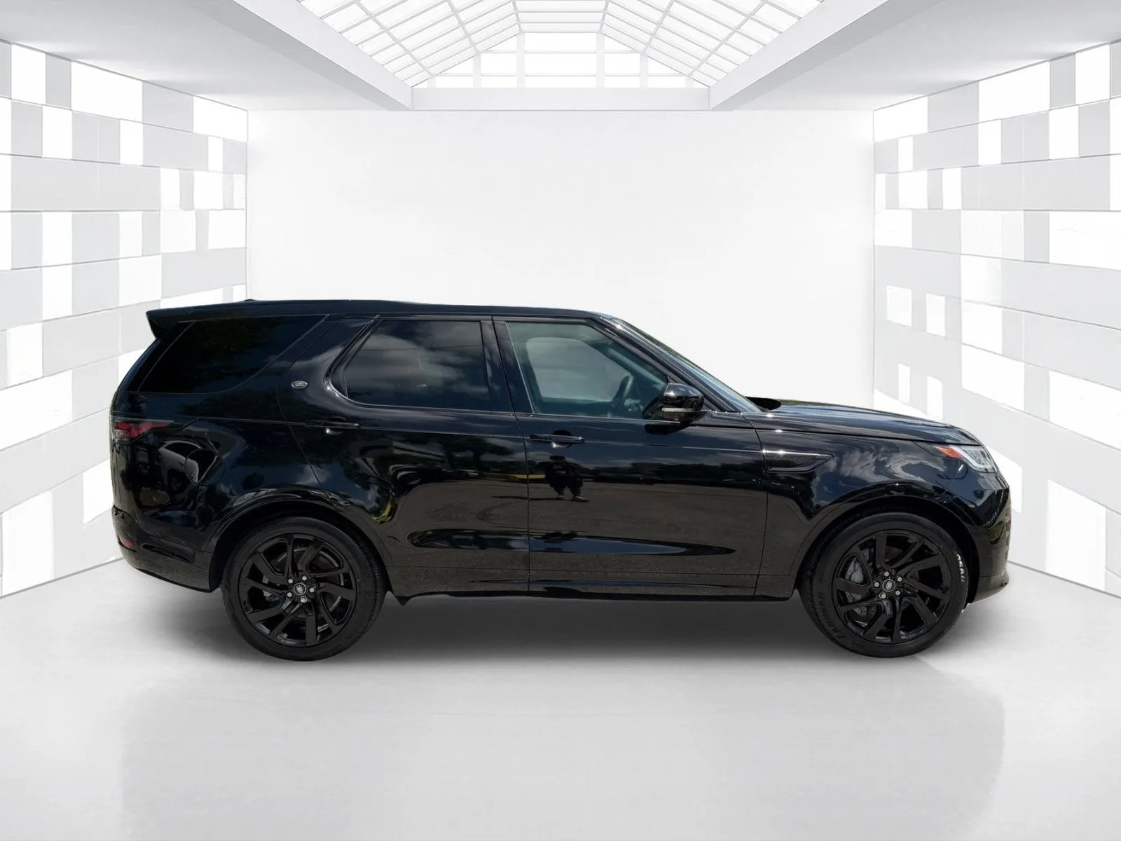 2024 Land Rover Discovery Dynamic SE photo 8