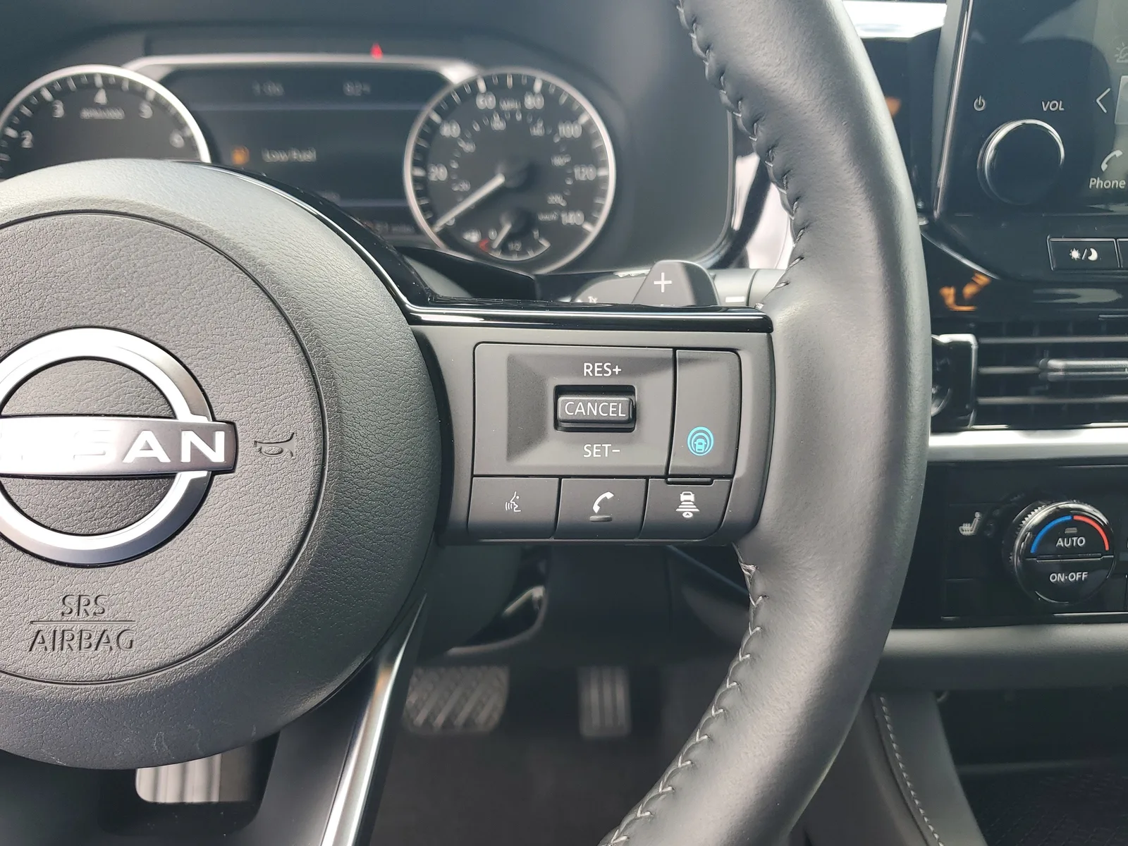 2025 Nissan Pathfinder SL photo 24