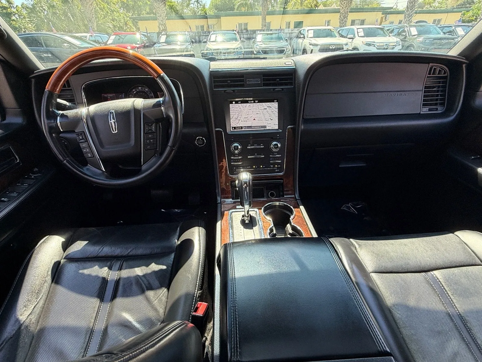 2017 Lincoln Navigator L Select photo 14