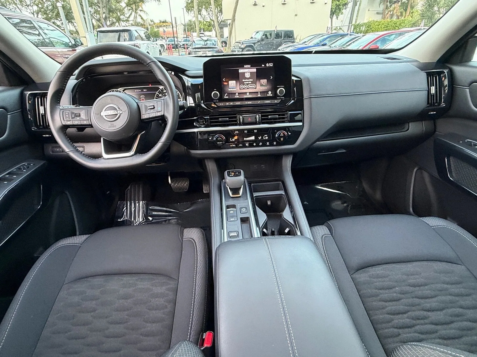 2025 Nissan Pathfinder SV photo 15