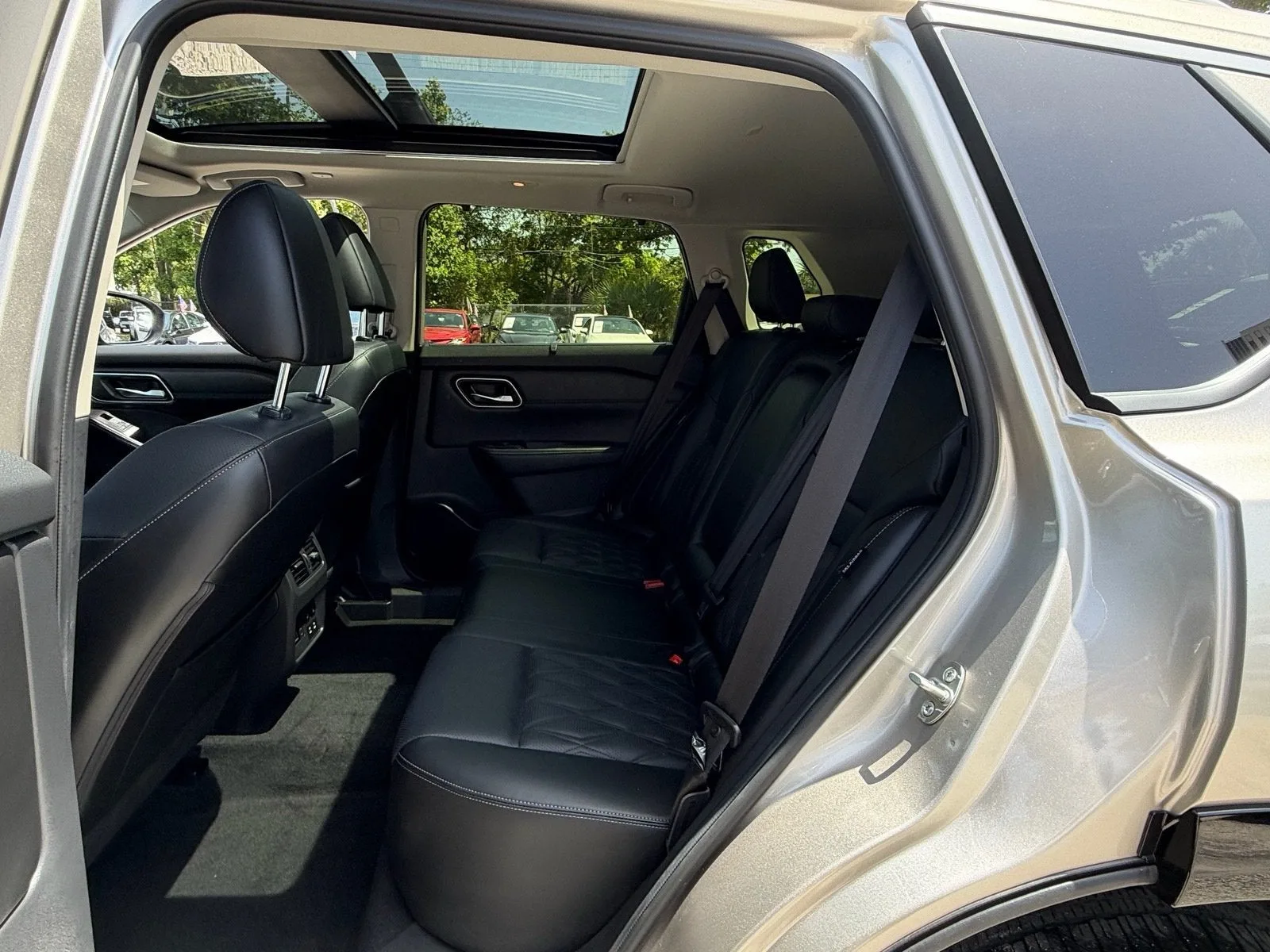2026 Nissan Rogue Platinum photo 11