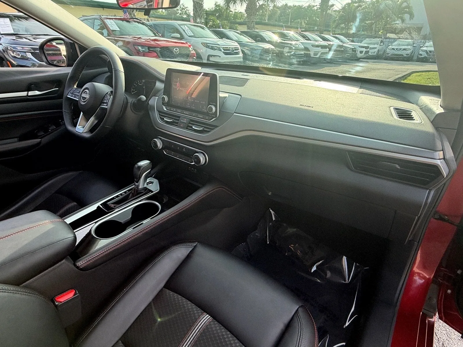 2023 Nissan Altima SR photo 17