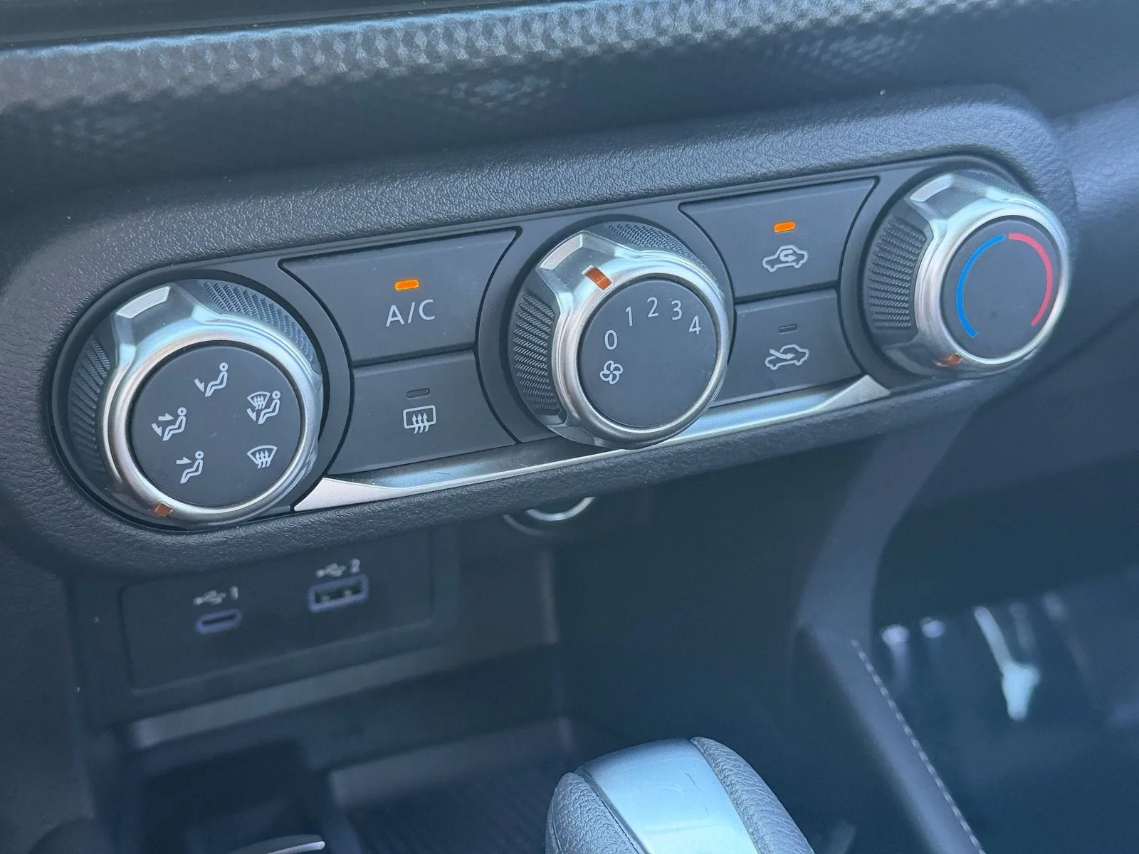 2024 Nissan Kicks SV photo 25