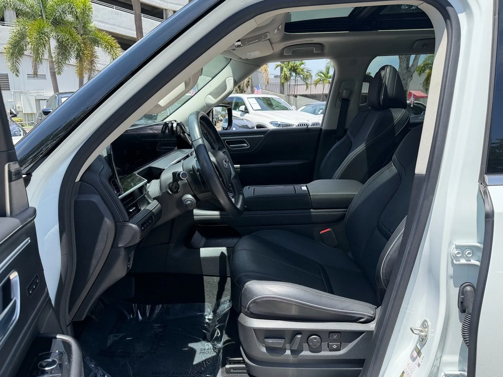 2025 INFINITI QX80 SENSORY photo 9