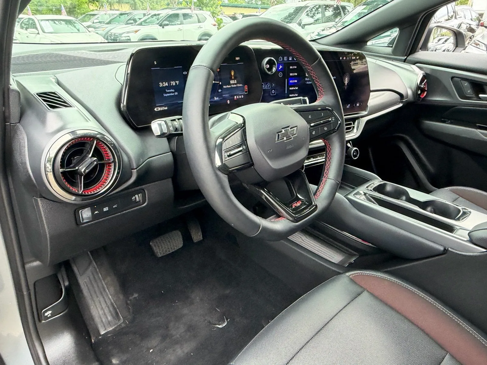 2024 Chevrolet Equinox EV RS photo 10