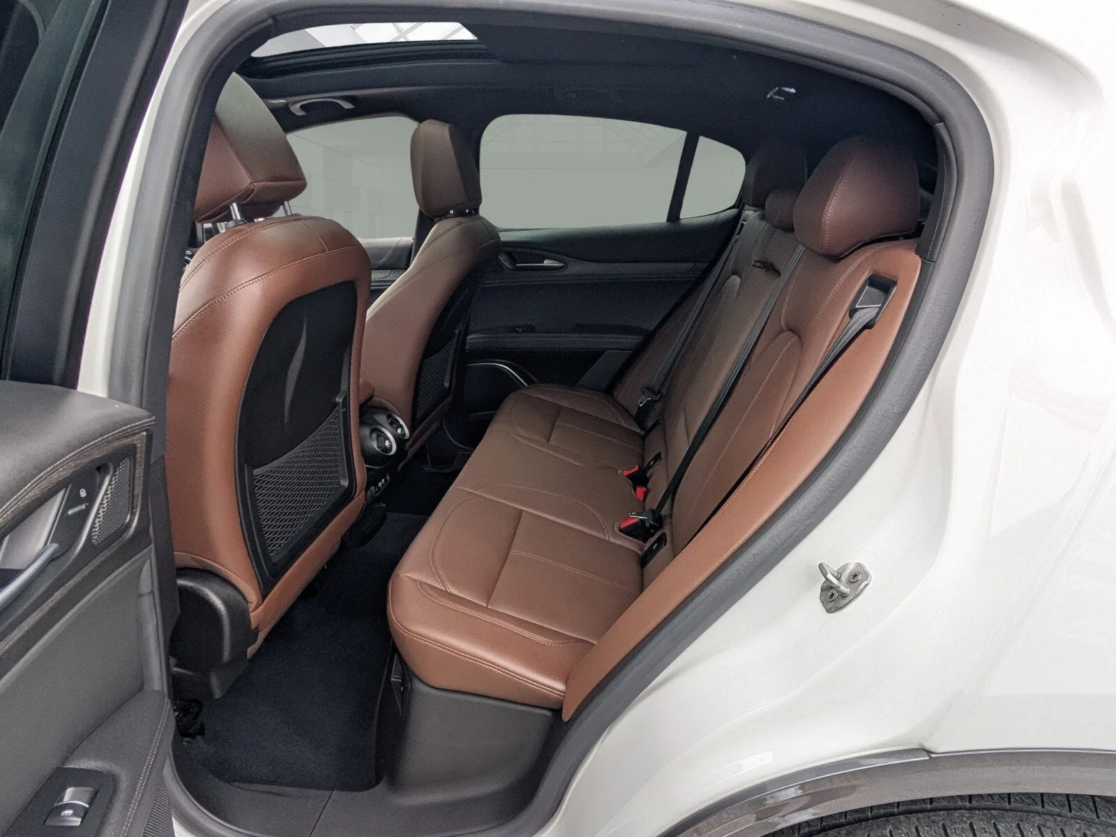 2023 Alfa Romeo Stelvio Ti photo 9