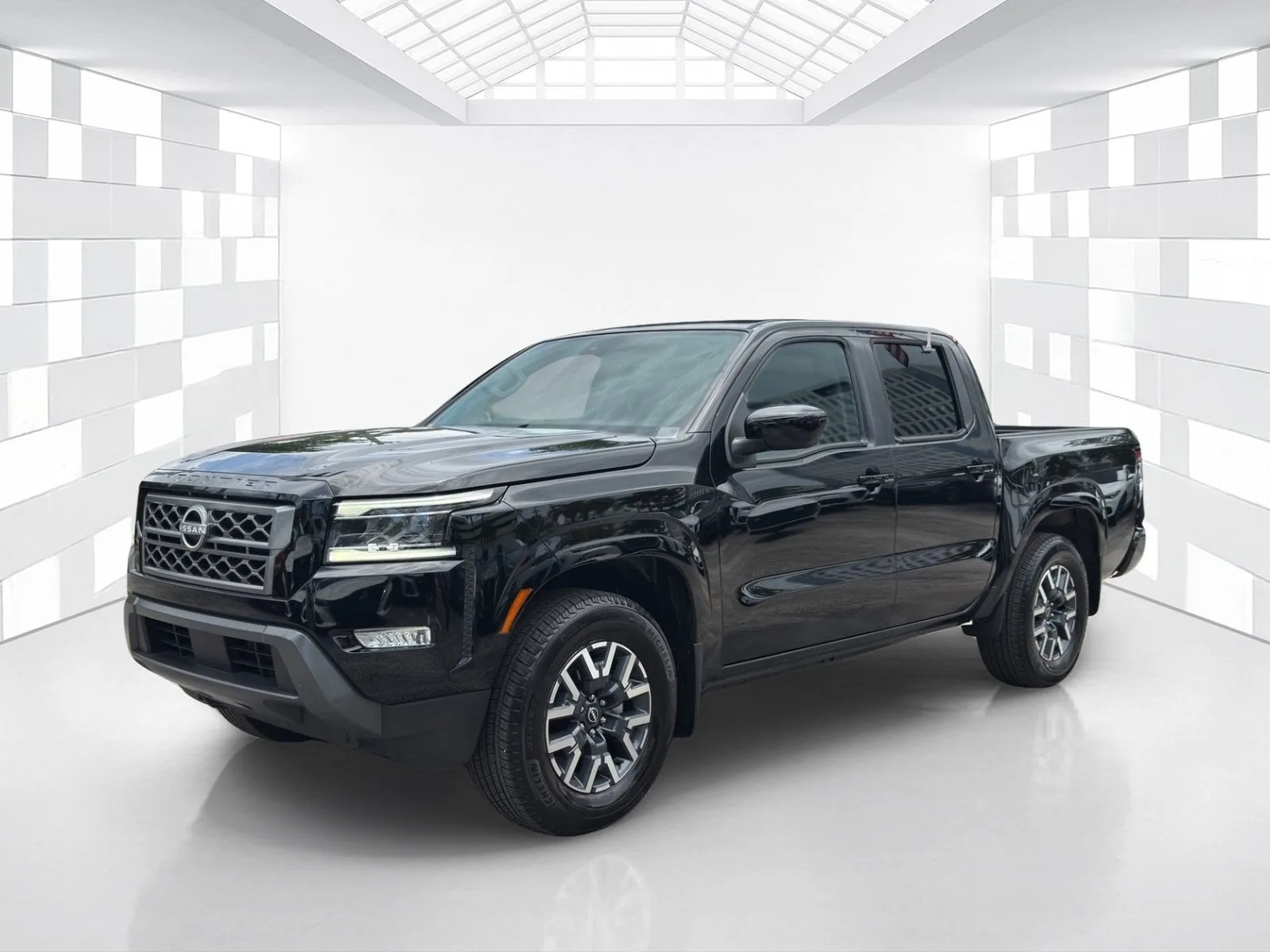 2024 Nissan Frontier Crew Cab SL photo 3