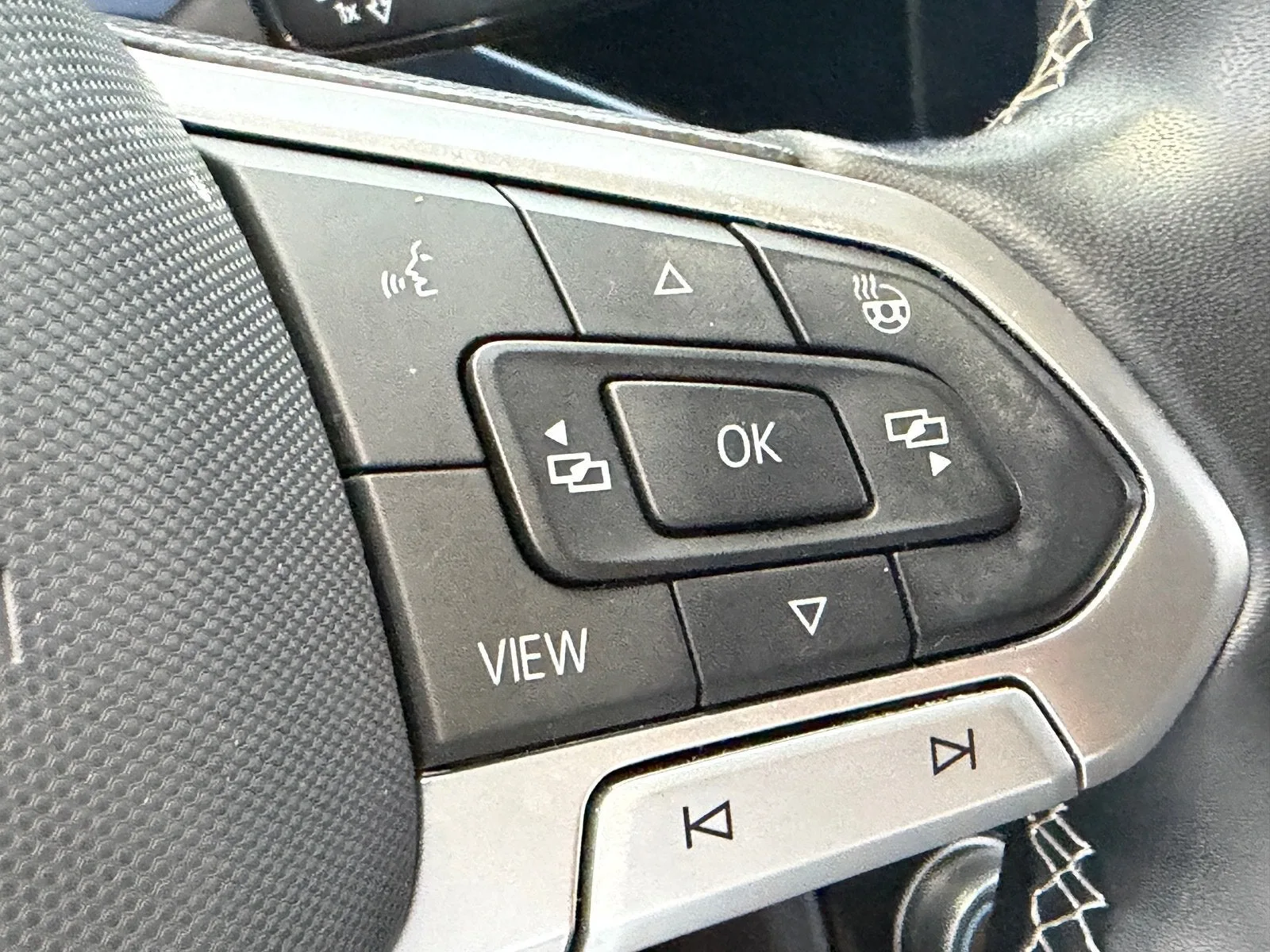 2023 Volkswagen Taos SE photo 29